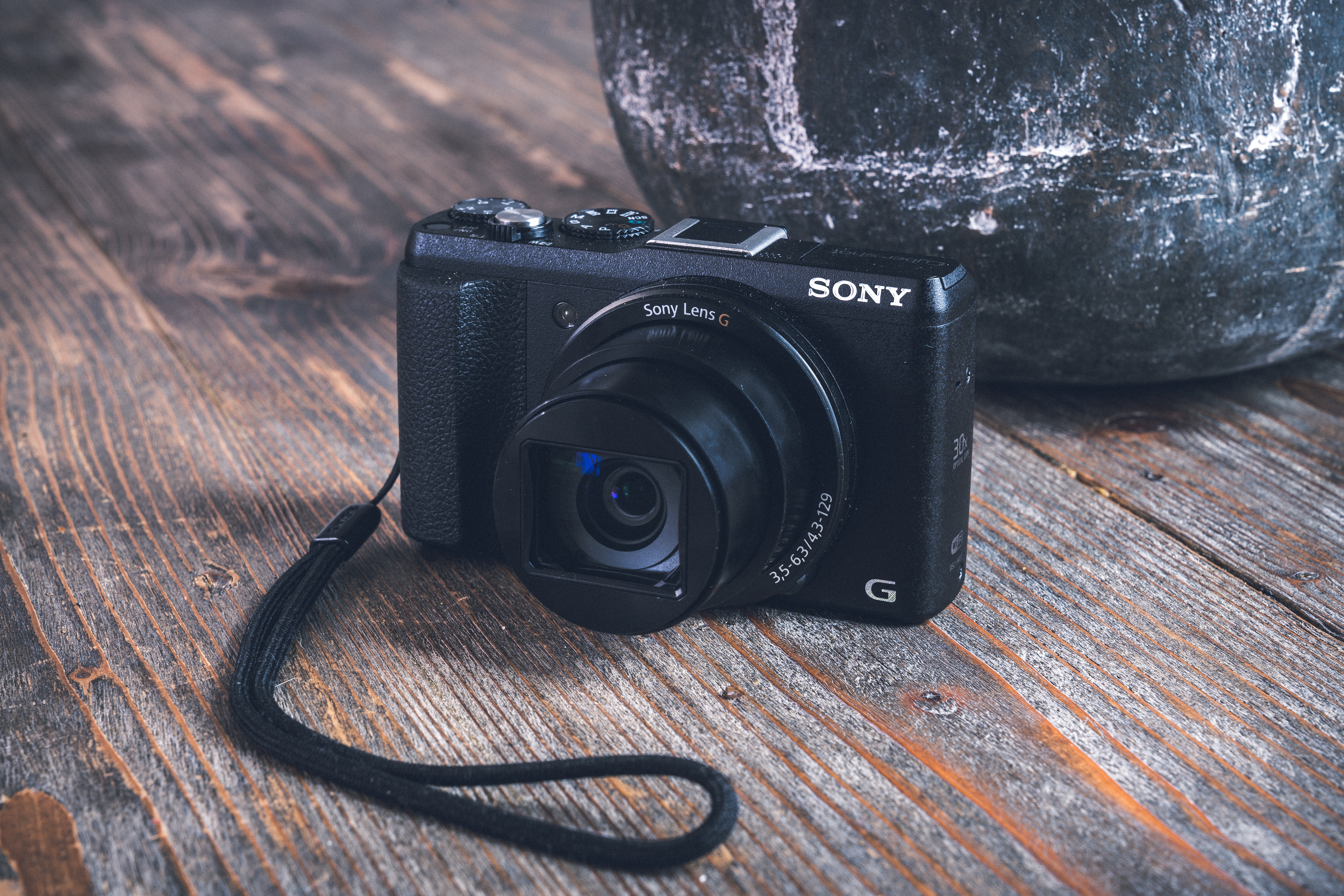 best point and shoot camera under 300  dollars